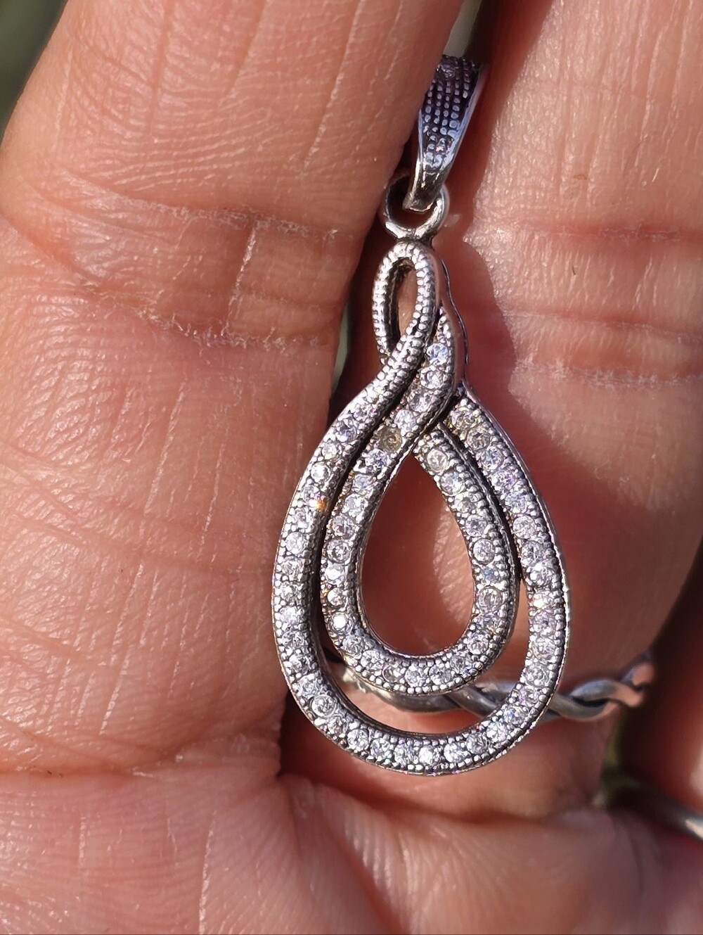 Gorgeous 925 sterling silver CZ diamonds infinity necklace pendant